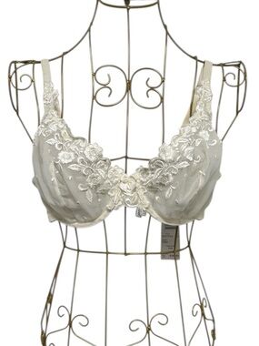 Intimage by Wacoal Vintage Dead Stock Ivory Embroidered Lace Underwire Bra 34C